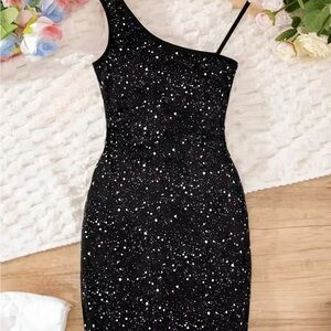 Elegant Black and White Speckled One-Shoulder Dress